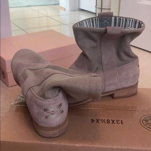 New *Toms* Laurel Suede Ankle Boot Size 7.5